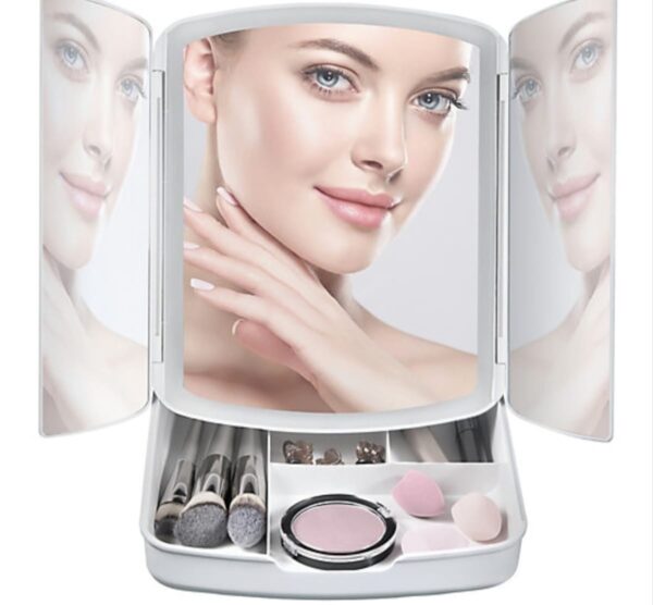 Ogledalo sa LED rasvetom i pregradom za šminku