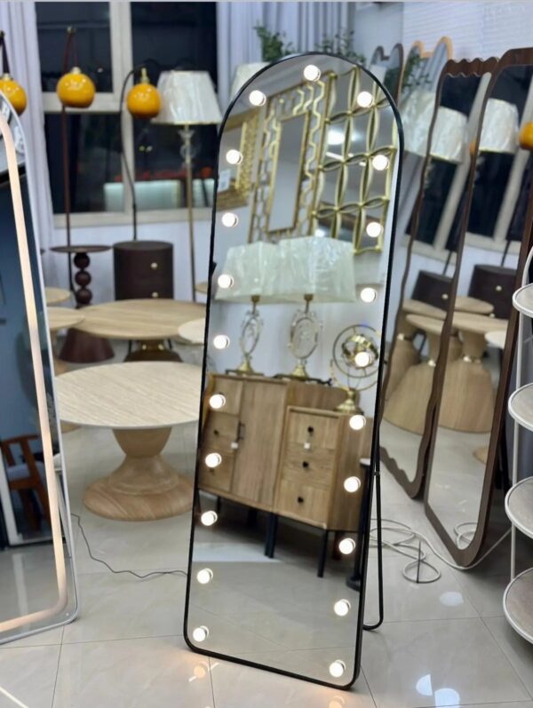 Veliko LED ogledalo sa 21 sijalicom